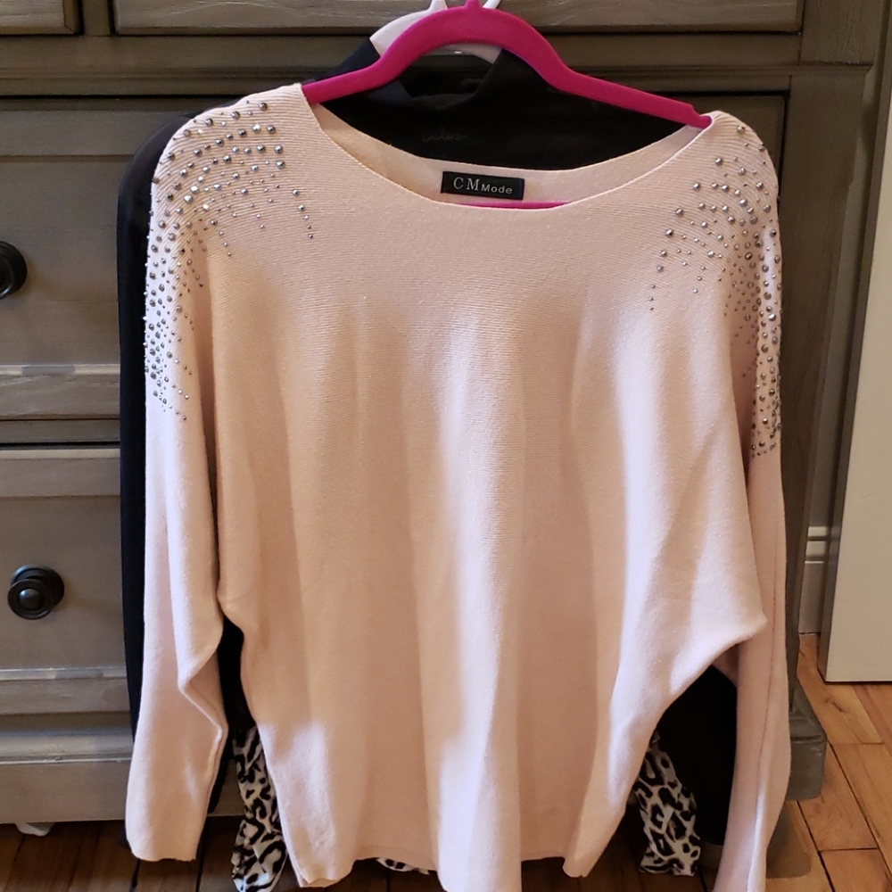 Off shoulder sweater from the streets of Greece